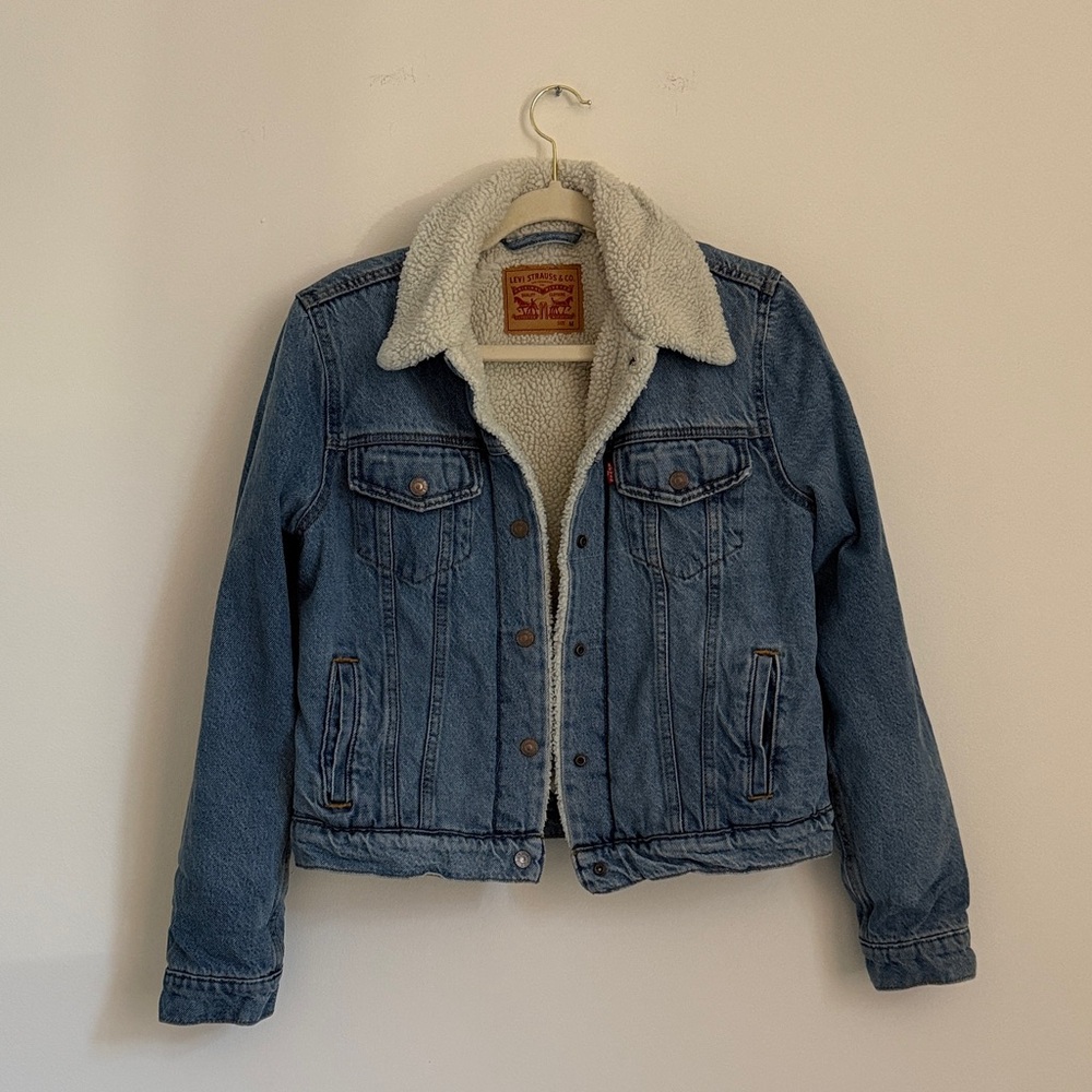 Levi's Classic Blue Denim Jacket with Sherpa Lining